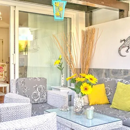 Elegant In Vila Corralejo